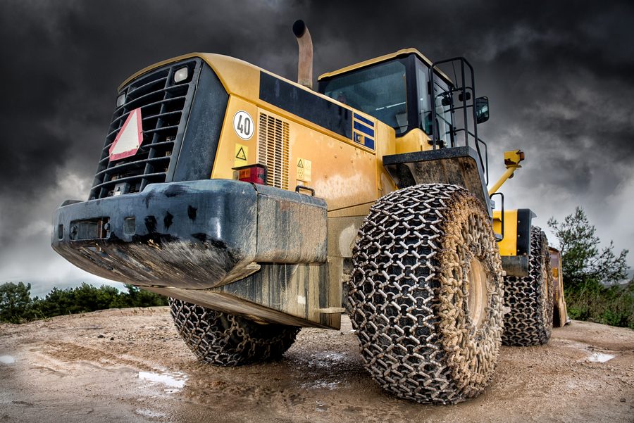 Heavy duty earthmoving and construction equipment